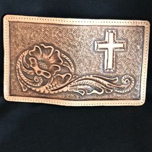 Men’s credit card carrier.